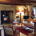 Le coin cheminée salle de séjour du Gite rural familiale sur ferme BIO, le Vieux Domaine au Masbareau, en Limousin, Haute-Vienne, Nouvelle-Aquitaine