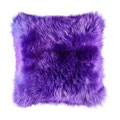 Coussin en peau de mouton violet
