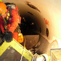 Descente d'un technicien dans le puits blindé de Emosson (74)
