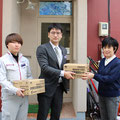 R7.3.28 おびひろ子ども食堂を運営するWEWとかちのフードドライブに協力し、食料品162食(累計786食)と飲料水72ℓを寄付しました