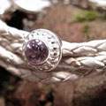 Lederarmband mit Amethysten in Silber gefast