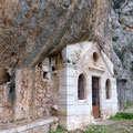 Kloster Katholiko - Die Kirche wurde in eine natürliche Höhle hineingebaut.