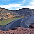 Kratersee El Lago Verde und schwarzer Sandstrand