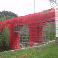 Verpackte Brücke der RHB unterhalb von Preda