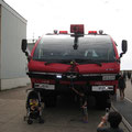 　小松基地の特殊消防車は大きくて公道は走れません