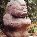 the "Mohawk"-statue in the Parque la Venta, with its vessel for offerings