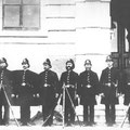 Gendarmes de la Police provinciale vers 1888 près du Parlement à Québec