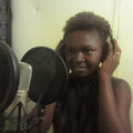 Farida singt - Aufnahme im Audio Studio bei James