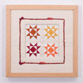 Sterne 1 (1999) - 25cm x 25cm - maschinengenäht und -gequiltet - gerahmt - Seide