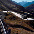 Bergstrasse mit vielen Kurven in den ligurischen Alpen