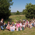 La classe 2009 devant le jardin créé par les élèves
