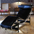 Le Corbusier's design ikon LC-4 'The resting machine' från Cassina's 'classics' serie