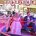 Brautpaar auf der Kirmes im Musik Express in Detmold