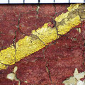Millimetermaßstab neben einem Zierdetail aus Öl-Vergoldung auf Zinnober im Papst-Ornat meines Diplomwerkes von etwa 1350