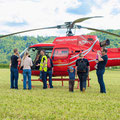 Elite Flights, AS 350 B2 Ecureuil, HB-ZPF, Rundflugtag Gewerbeausstellung UNDOB 2019, Obersiggenthal, friendly inspection (2)