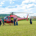 Elite Flights, AS 350 B2 Ecureuil, HB-ZPF, Rundflugtag Gewerbeausstellung UNDOB 2019, Obersiggenthal, friendly inspection