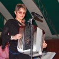 Karine en gala sous chapiteau