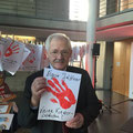 EgonJüttner beim "Red Hand Day" im Paul-Löbe-Haus des Deutschen Bundestags