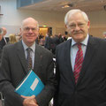 Egon Jüttner mit Bundestagspräsident Prof. Dr. Norbert Lammert beim Medienpreis Politik 2014