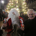 Egon Jüttner bei der Weihnachtsbaumaufstellung in Sandhofen