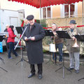 Egon Jüttner bei der Eröffnungsrede des Adventsmarktes