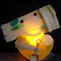 Spelend kind (staand of wand-object) 88x36x25cm