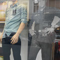 Elvis bei MAM JEANS im Schaufenster, Karlstraße 6, 61231 Bad Nauheim