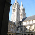 Abbaye aux hommes de Caen : Styles roman et gothique en harmonie.