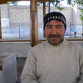 Samarkand - Le marché, un vendeur de gâteaux