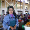 Samarkand - Le marché - Une jeune vendeuse
