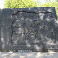  .Bérézina - Mémorial Biélorusse .C'est une stèle de fonte ornée d'un haut- relief aux sujets militaires et historiques. .Bérézina - Mémorial Biélorusse .C'est une stèle de fonte ornée d'un haut- relief aux sujets militaires et historiques.
