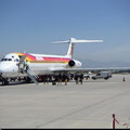 Mit Kabinenbesatzung vor ihrer MD-87/Courtesy: Ivan Sanchez
