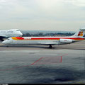 Die MD-87 EC-EXF in Madrid, im Hintergrund eine Boeing 747 der Aerolineas Argentinas/Courtesy: Javier F. Bobadilla