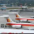 Zwei MD-87 und eine MD-88 (EC-FOF) in Zürich/Courtesy: Rolf Wallner