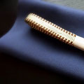 紺色の変り縮緬の帯揚げに、帯締めは三井寺。森田空美流の着付けに欠かせない小物類。
