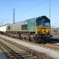 Class66 mit Gaswagen auf dem Westberg.