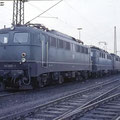 140 830-1 abgestellt in einer langen Reihe von 140ern am Mauergleis vom Bw Osterfeld.