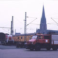 Zweiwege Einsatzwagen der Feuerwehr Bw Osterfeld. Im Hintergrund Gerätewagen vom Bw.