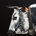 Iris II - Acrylique sur toile - 60 x 60 cm - 2019<br><br>Peinture vache . vache vosgienne . toile . peinture animalière . peintre animalier . race vosgienne