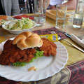 €4 schnitzelburger in Hungerburg.