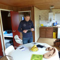 Marcel inspecteert zijn tablet