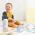 Baby spielt mit Spielzeug von LÄSSIG