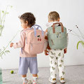 2 Kinder mit Kinderrucksack Square Cherry & Khaki Dessin - LÄSSIG