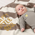 Baby liegend auf Krabbeldecke von LÄSSIG