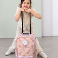 Mädchen mit Kinderkoffer Pattern Party Rosa von LÄSSIG