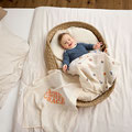 Baby im Babynest