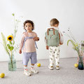 2 Kinder mit Kinderrucksack Square Cherry & Khaki Dessin - LÄSSIG