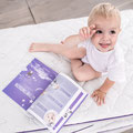 Baby blättert im Träumeland Katalog