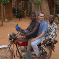 Das Motorrad ist das wichtigste Verlehrsmittel in Benin