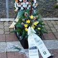 (c) kps - 10.12.2011 - Sarg mit Blumen